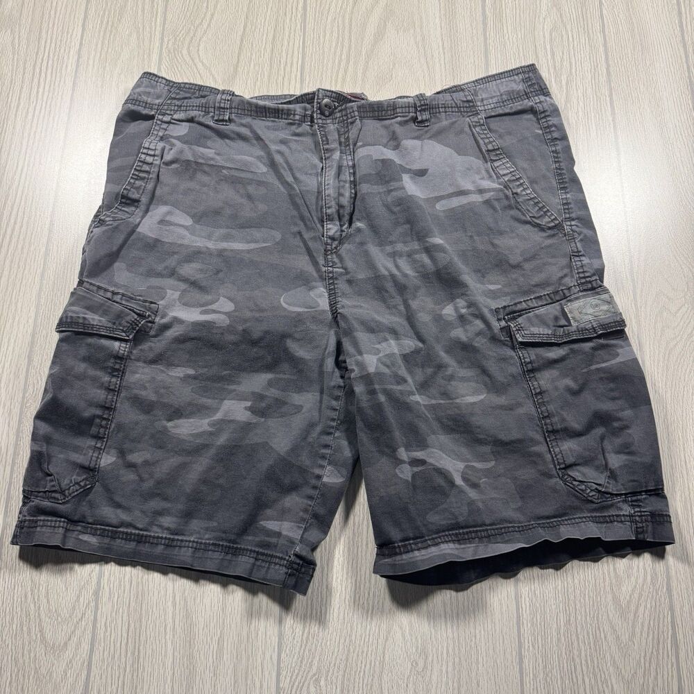 Union Bay Camo Cargo Shorts Y2K Men’s 42 x 10 Gray Distressed Streetwear Skater